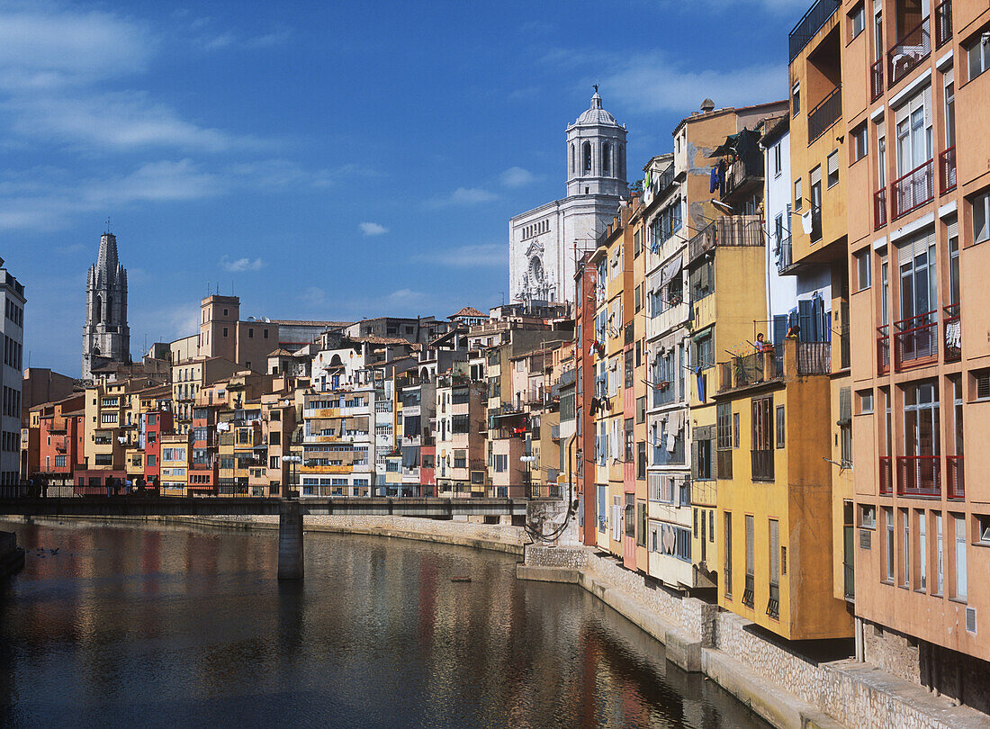 Riu Onyar river and buildings, Girona, Catalunya, Spain