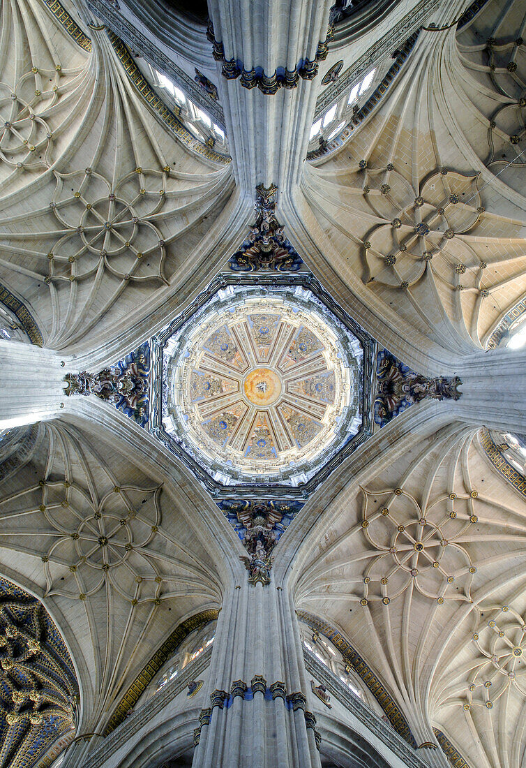 Nave and dome of the new cathedral, Salamanca, Spain