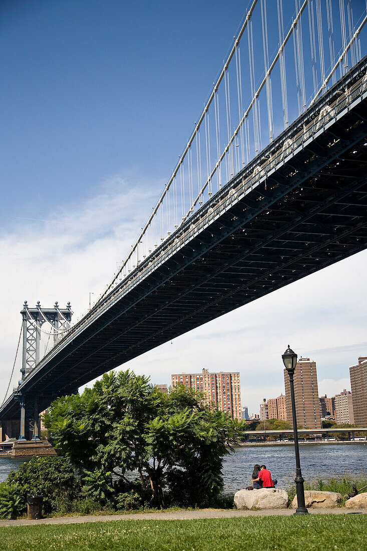 Romantic couple under Manhattan Bridge, Brooklyn, New York, USA