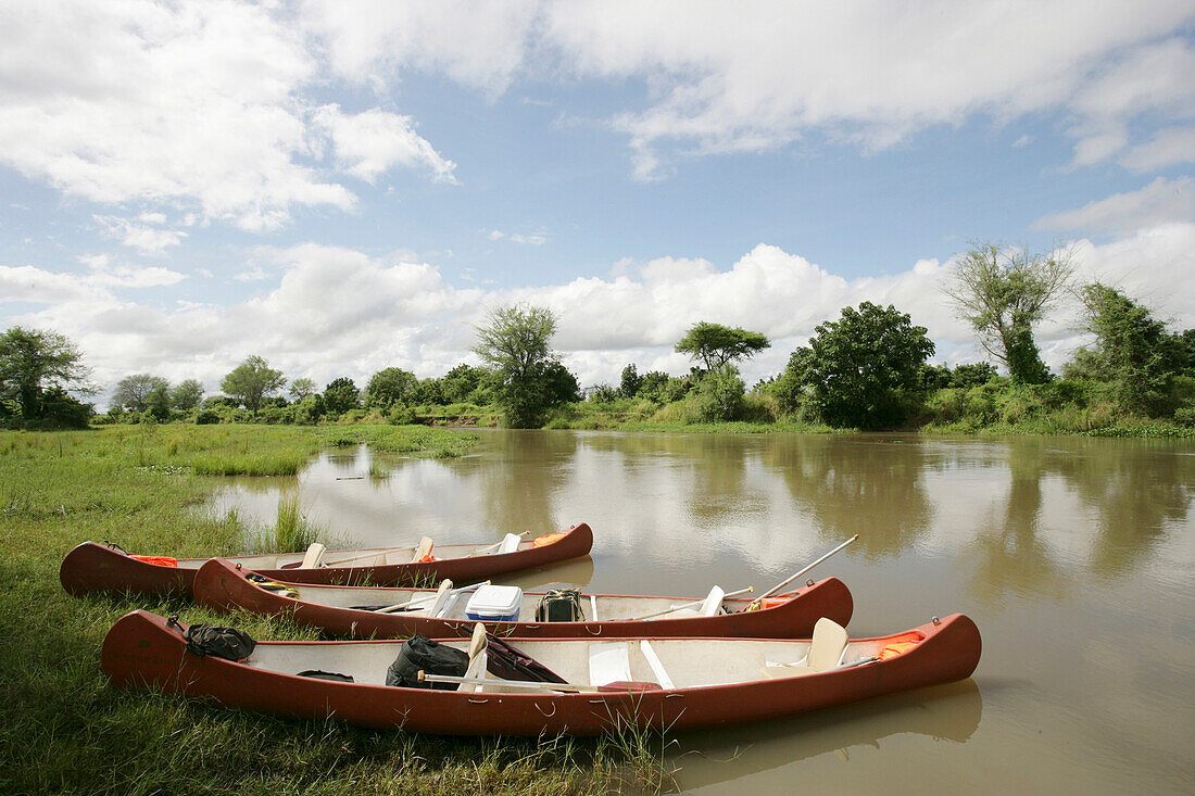 Canoes on the lower Zambezi, Zambia