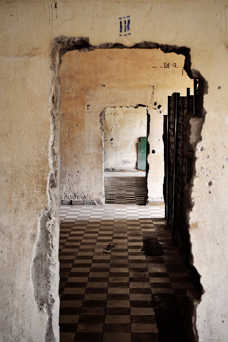 Korridor in Folter Anstalt Tuol Sleng S-21 der Roten Khymer, Tuoal Sleng war zuvor eine Schule, Gedenkstätte, Phnom Penh, Kambodscha
