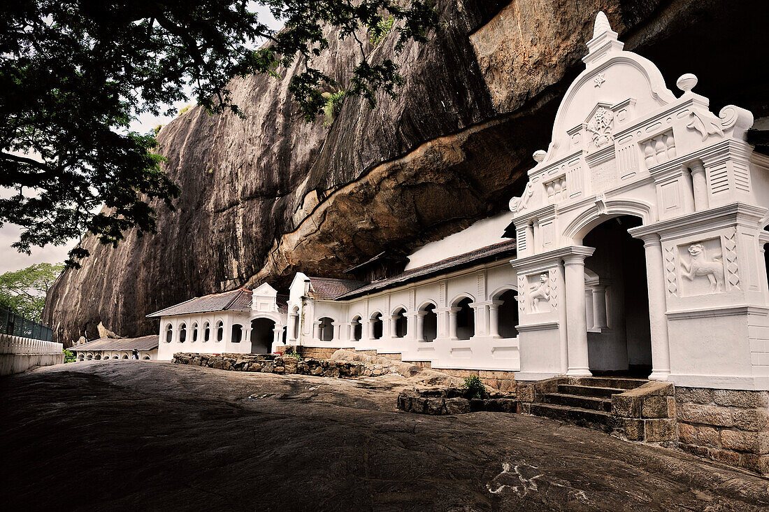 Eingang Felsentempel Höhlen von Dambualla, kulturelles Dreieck, UNESCO Weltkulturerbe, Sri Lanka