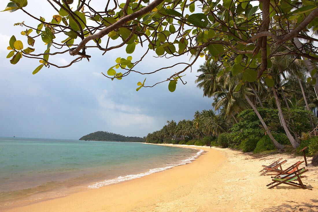 Sandy beach at the west coast of Koh Samui Island, Surat Thani Province, Thailand, Asia