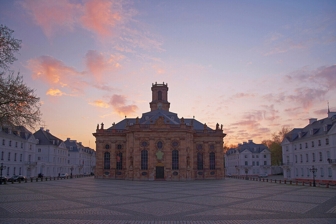 Baroque ensemble of Ludwigskirche with Ludwigsplatz square at dusk, Old town, Saarbruecken, Saarland, Germany, Europe