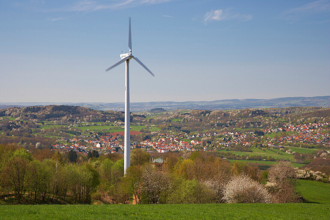 Blick vom Schaumberg auf Theley und den Hochwald im Frühling, Saarland, Deutschland, Europa