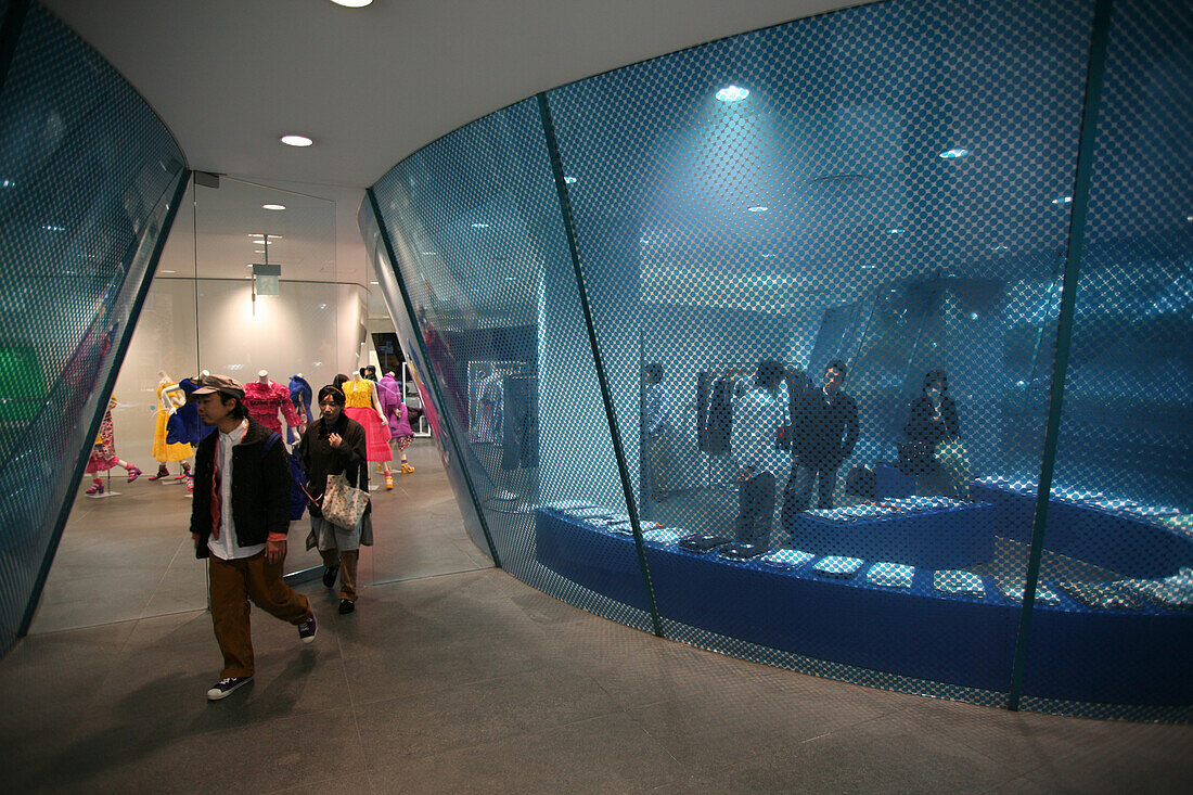 Guerilla store, Omotesando Avenue, Tokyo, Japan