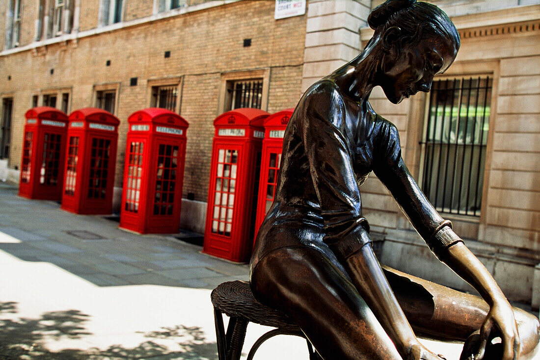 Dancer sculpture in London, London, United Kingdom