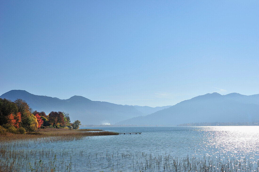 Tegernsee mit Wallberg und Setzberg im Hintergrund, Tegernsee, Oberbayern, Bayern, Deutschland, Europa