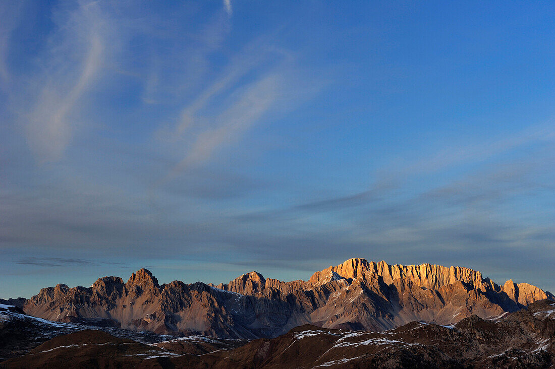 Marmolata mit Südwand unter Wolkenhimmel, Dolomiten, UNESCO Weltnaturerbe Dolomiten, Trentino, Italien, Europa