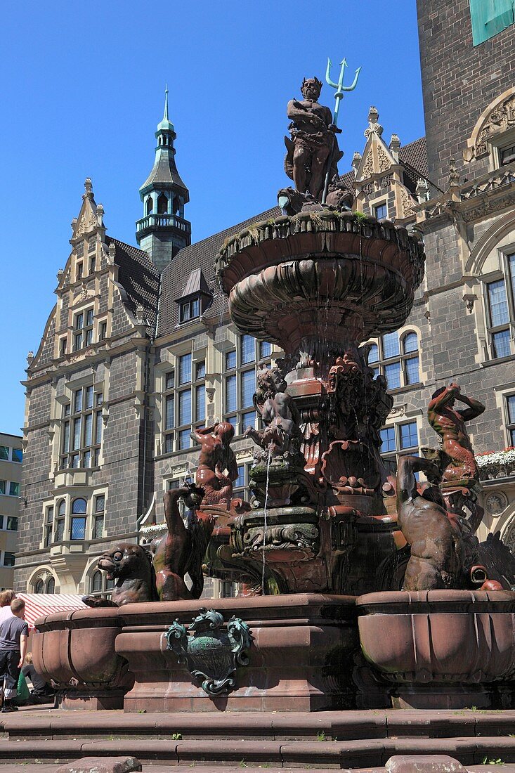 Germany, Wuppertal, Wupper, Bergisches Land, North Rhine-Westphalia, NRW, D-Wuppertal-Elberfeld, city hall at the New Market Place, administration building, neo-Gothic style, eclecticism, anniversary well, Neptun spring