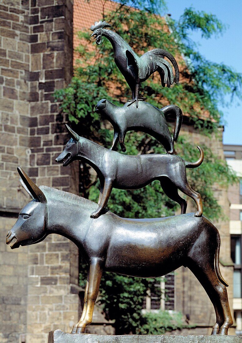 D-Bremen, Weser, Freie Hansestadt Bremen, Marktplatz, Die Bremer Stadtmusikanten, Maerchen der Gebrueder Grimm, Denkmal, Bronzeskulptur, Skulpturengruppe von Bildhauer Gerhard Marcks, Maerchenfiguren, Tiere, Hahn, Katze, Hund, Esel, Kindheit, D-Bremen, We