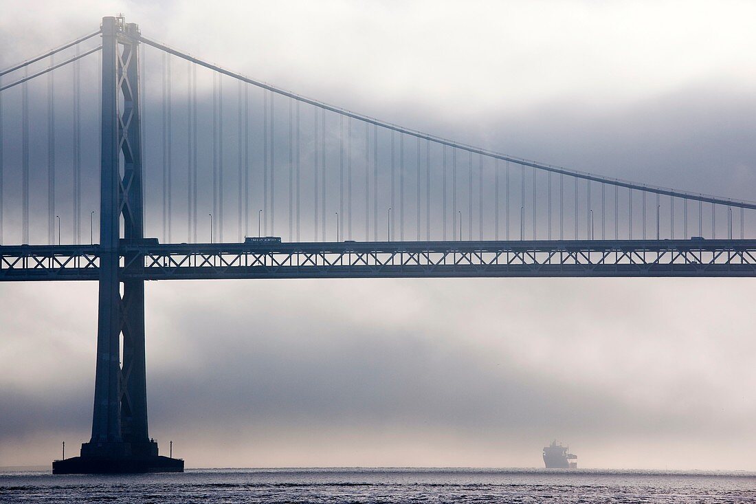 USA, California, San Francisco, Embarcadero, Bay Bridge in fog