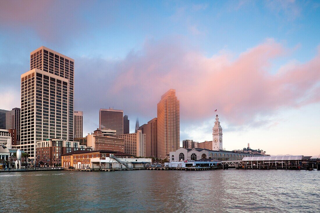 USA, California, San Francisco, Embarcadero, downtown and Ferry Building, dawn