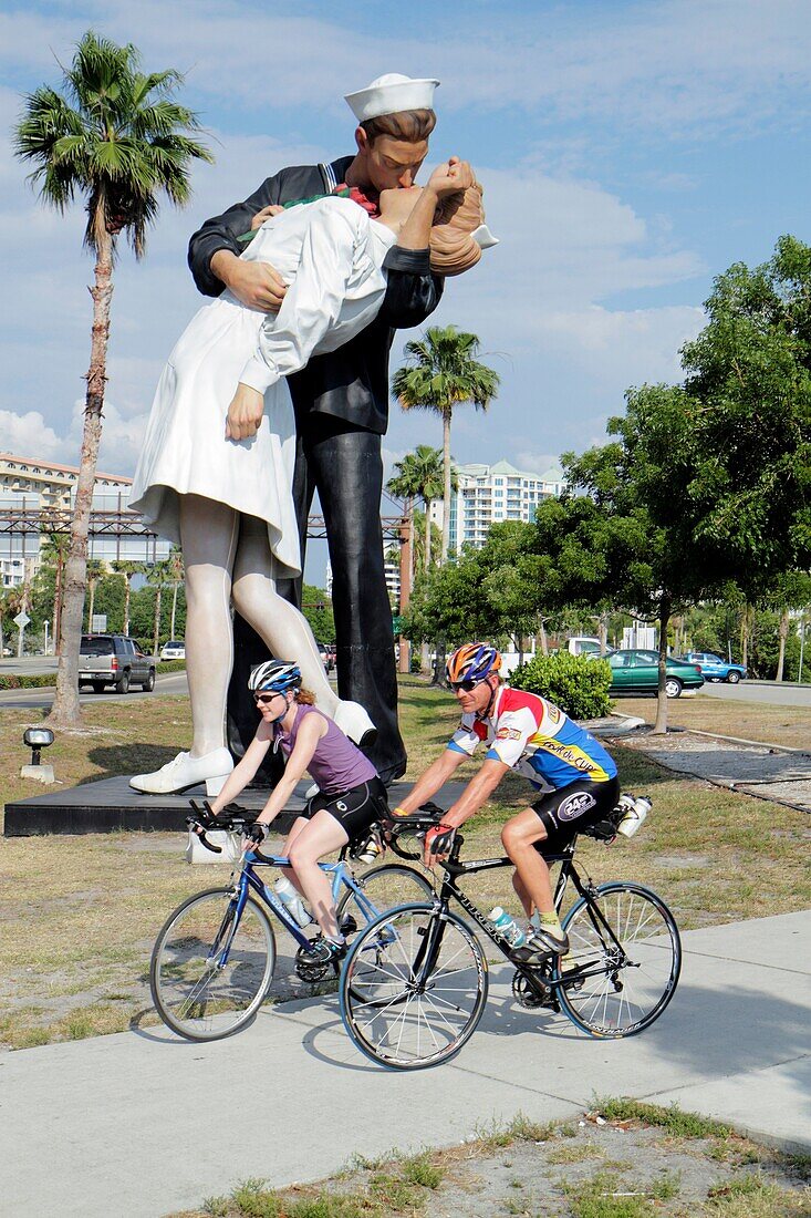 Florida, Sarasota, Bayshore Park, Kiss Statue, Unconditional Surrender, sailor, nurse