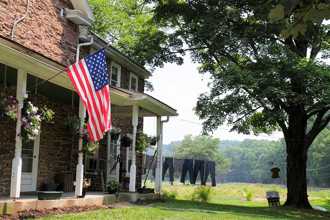 Pennsylvania, Kintnersville, Route 611, Trauger´s Farm Market, farmhouse, family-owned business, agriculture, agritourism, agricultural land preservation, economic development, porch, tree, clothesline, laundry, American flag, Delaware River Valley