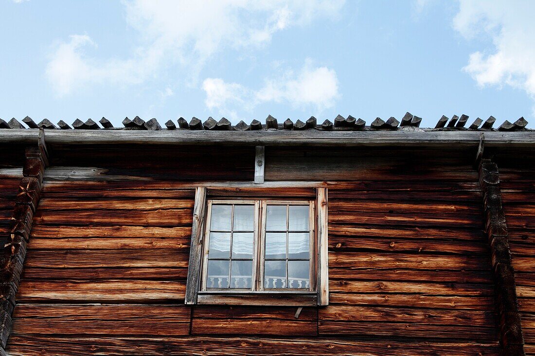 A window in a traditional log house in Sweden