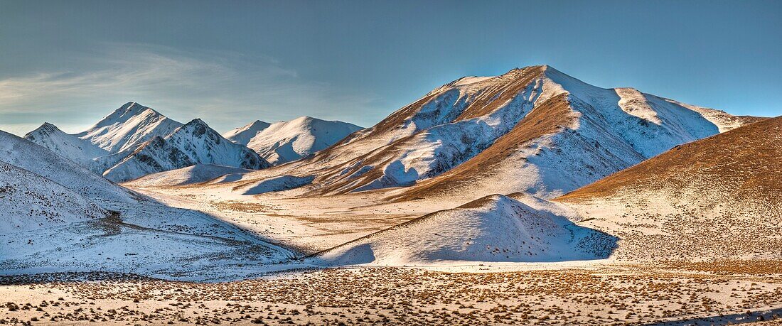 Lindis Pass Conservation Area, open tussock covered grasslands, winter, Otago, New Zealand.