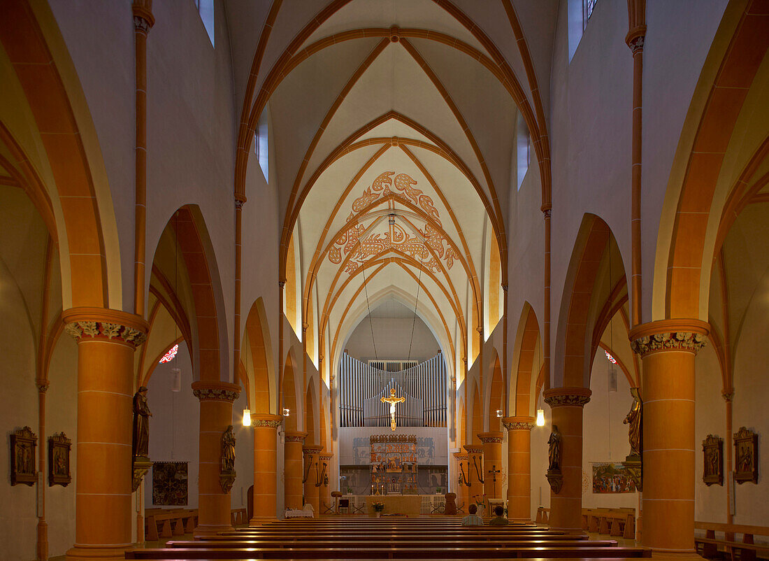 Innenansicht der Liebfrauenkirche, Püttlingen, Saarland, Deutschland, Europa
