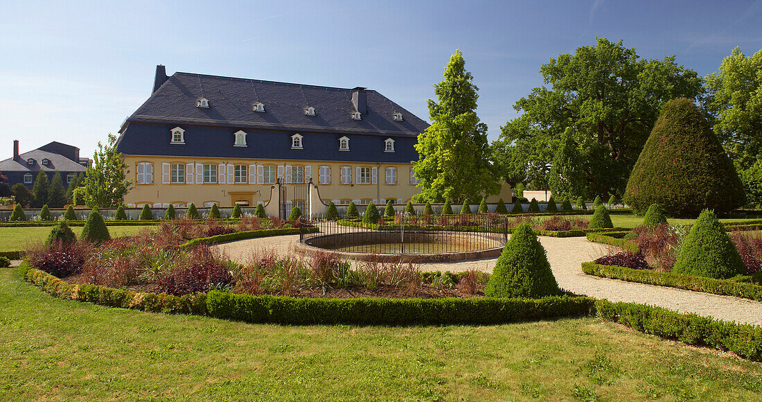 Palais von Nell mit Barockgarten, Gärten ohne Grenzen, Perl, Saarland, Deutschland, Europa