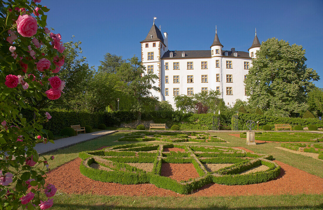 Schloß Berg, Berg castle with Renaissance garden, Gaerten ohne Grenzen, Perl-Nennig, Saarland, Germany, Europe