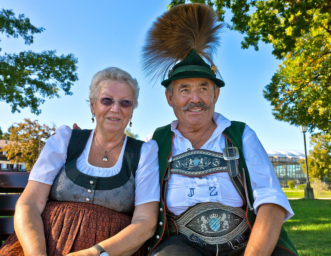 Couple wearing traditional clohtes, Prien, lake Chiemsee, Chiemgau, Upper Bavaria, Germany