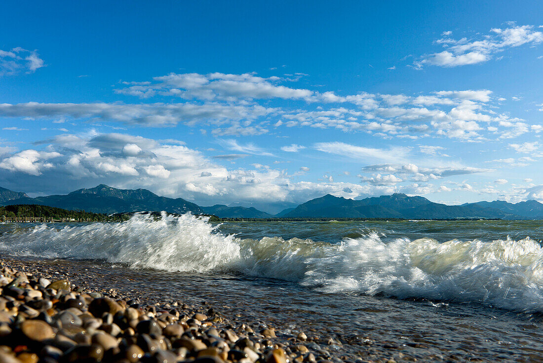 Scenery at lake Chiemsee, Chieming, Chiemgau, Upper Bavaria, Germany