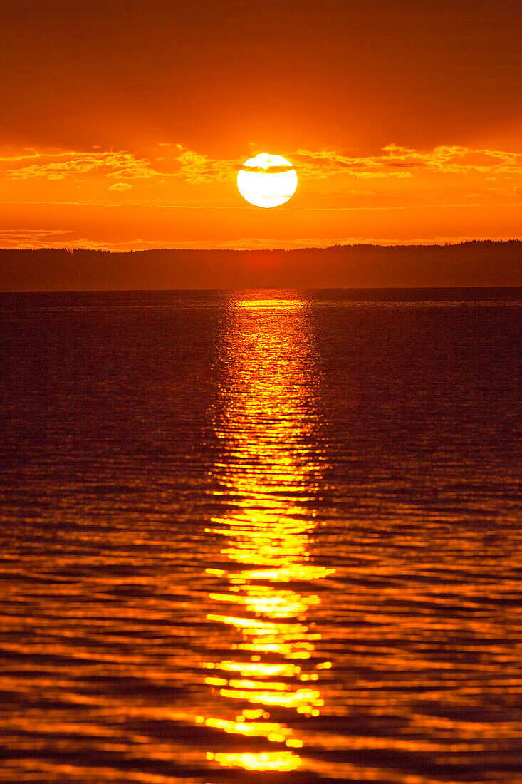 Sunrise over lake Chiemsee, Chiemgau, Upper Bavaria, Germany