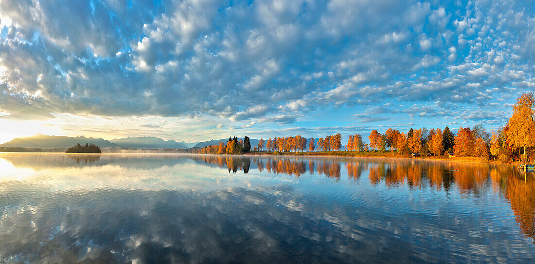Autumn scenery at lake Staffelsee, Uffing, Upper Bavaria, Germany
