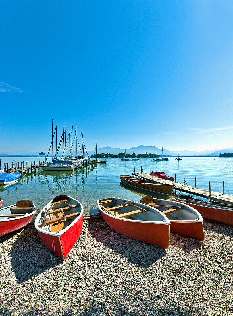 Hafen von Gstadt, Chiemsee, Chiemgau, Oberbayern, Bayern, Deutschland