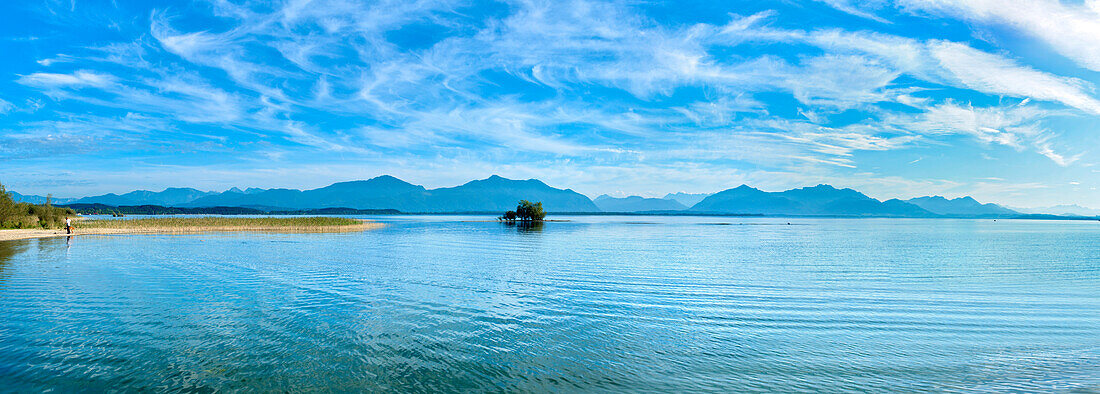 Blick über den Chiemsee, Schützing, Chieming, Chiemgau Oberbayern, Bayern, Deutschland