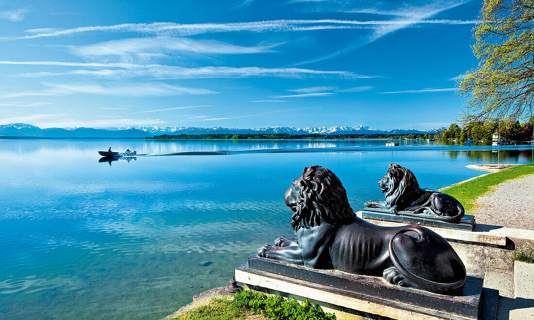 View over lake Starnberg to snow-covered Alps, lion sculptures in foreground, Tutzing, Upper Bavaria, Germany