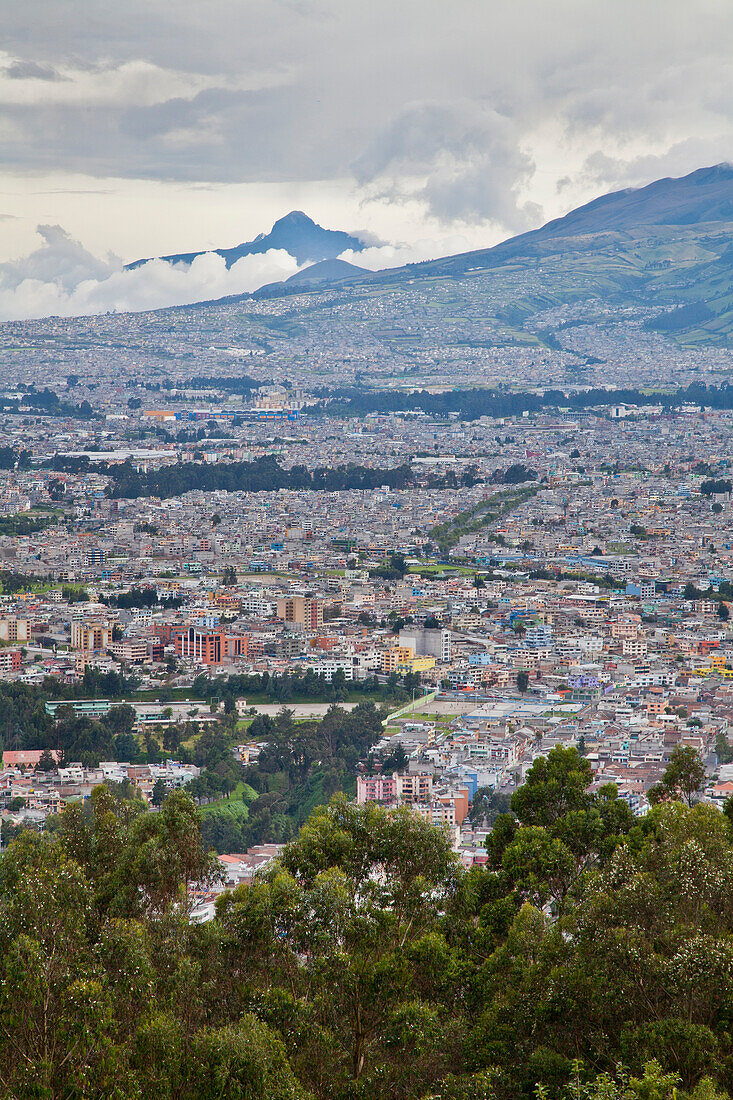 Stadt Quito, Ausblick vom Panecillo in Richtung Süden, Ecuador, Südamerika