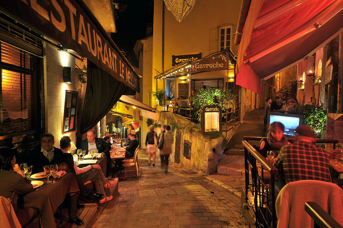 Restaurants in der Rue St. Antoine in der Altstadt am Abend, Cannes, Côte d'Azur, Süd Frankreich, Europa