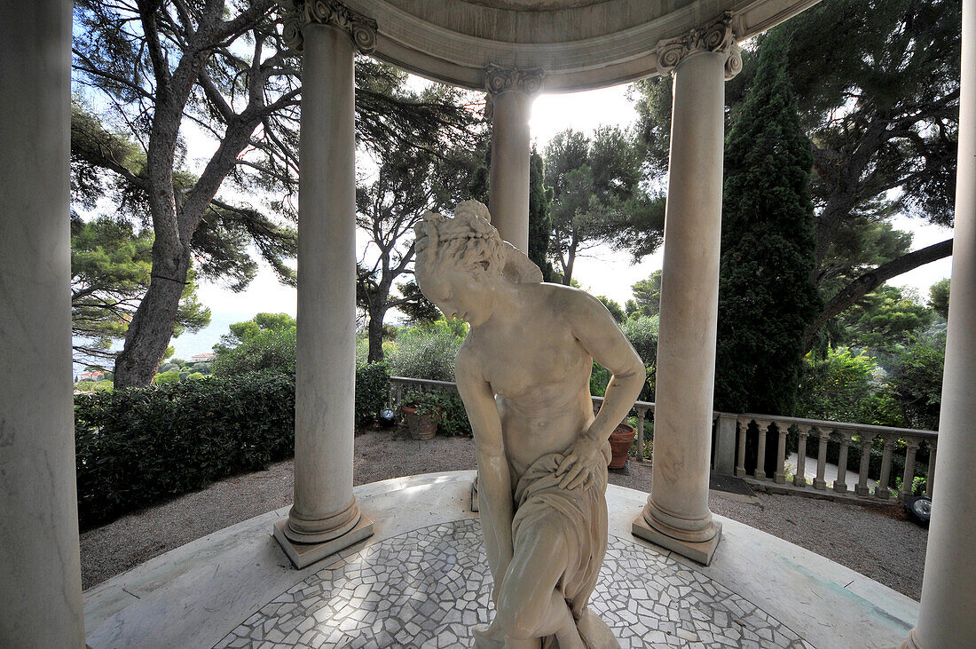 Statue in a pavilion, Fondation Rothschild, La Villa Ephrussi de Rothschild, Saint-Jean-Cap-Ferrat, Cote d'Azur, South France, Europe