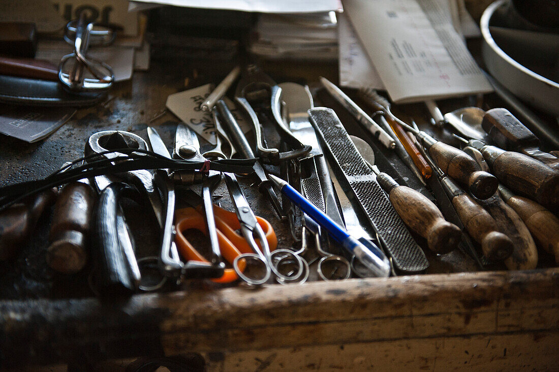 Werkzeuge auf der Werkbank, Bayern, Deutschland