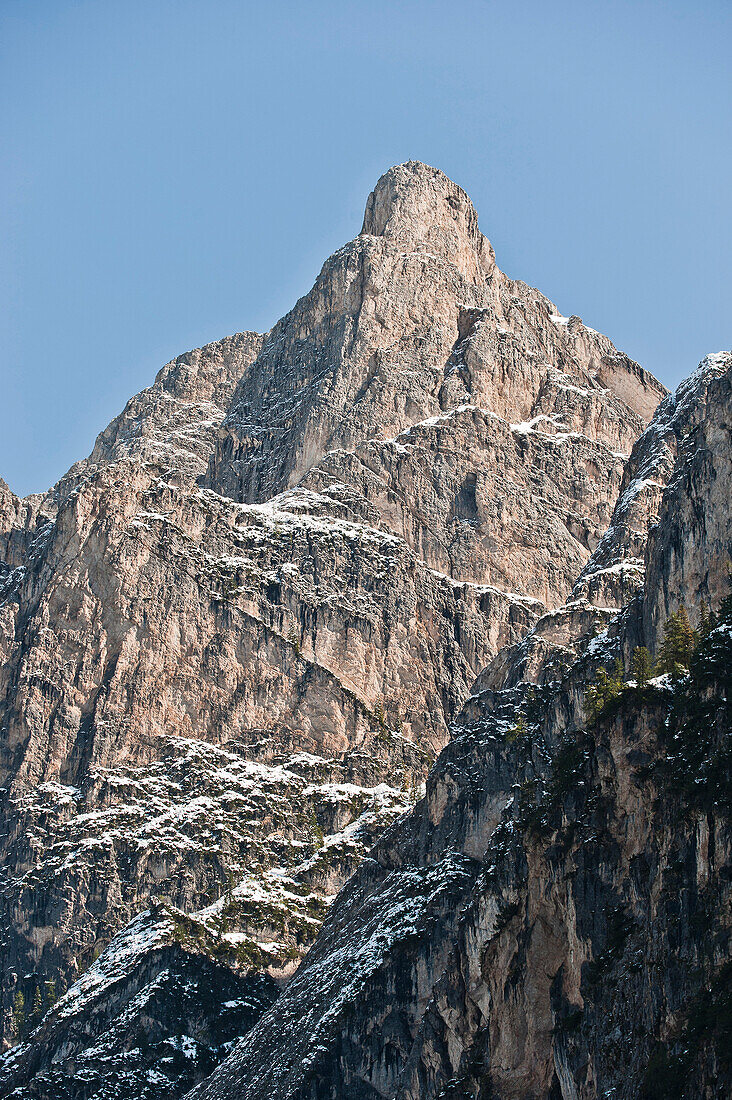 Mountain landschaft, lake Pragser Wildsee, Dolomites, South Tyrol, Italy