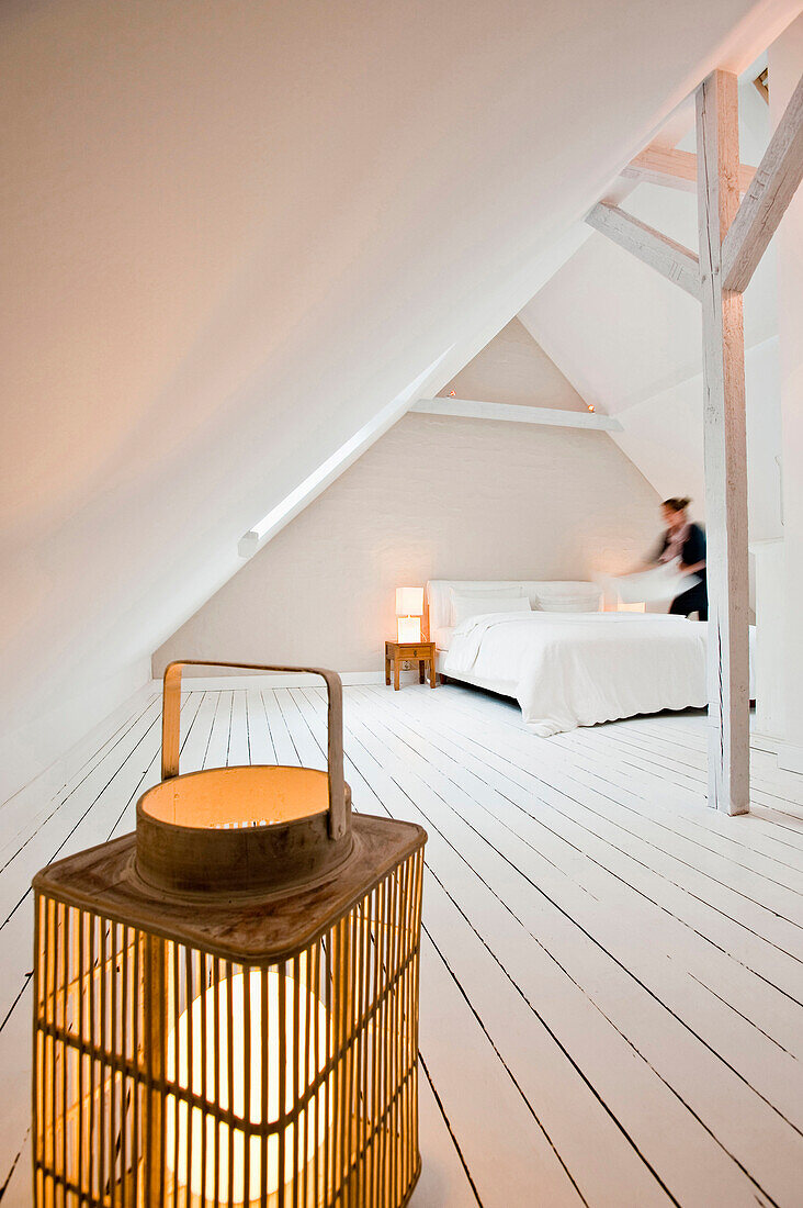 Schlafzimmer eingerichtet im Country-Stil, Hamburg, Deutschland