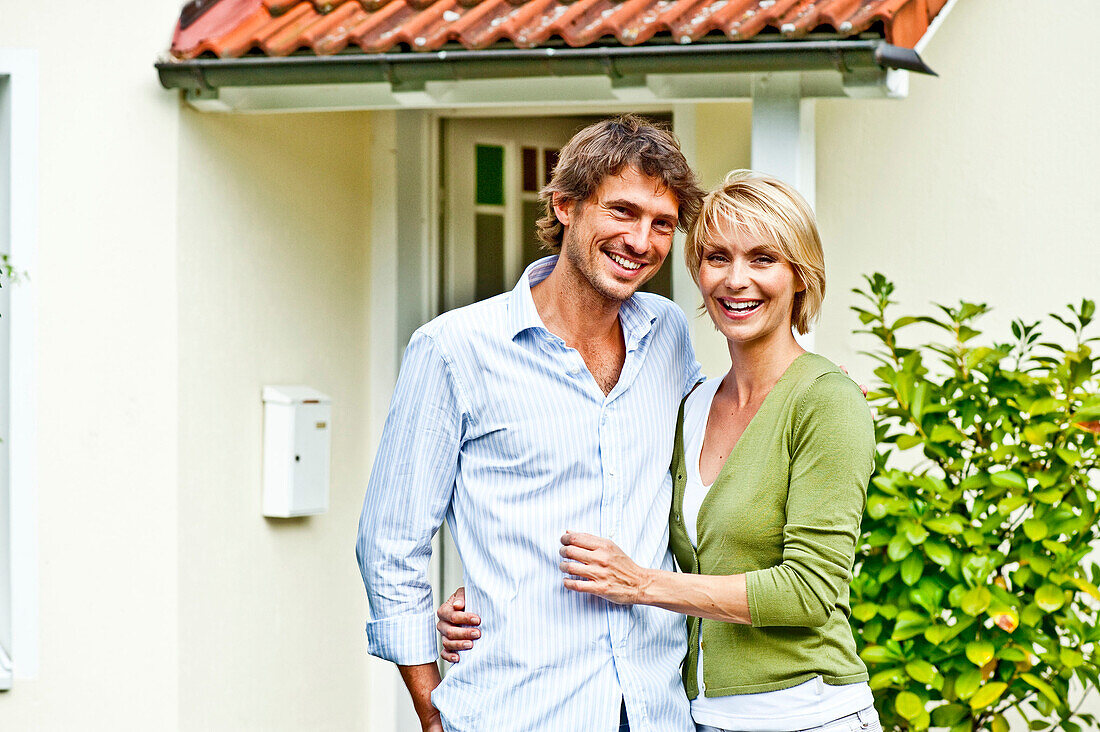 Young couple in front of a house, Hamburg, Germany