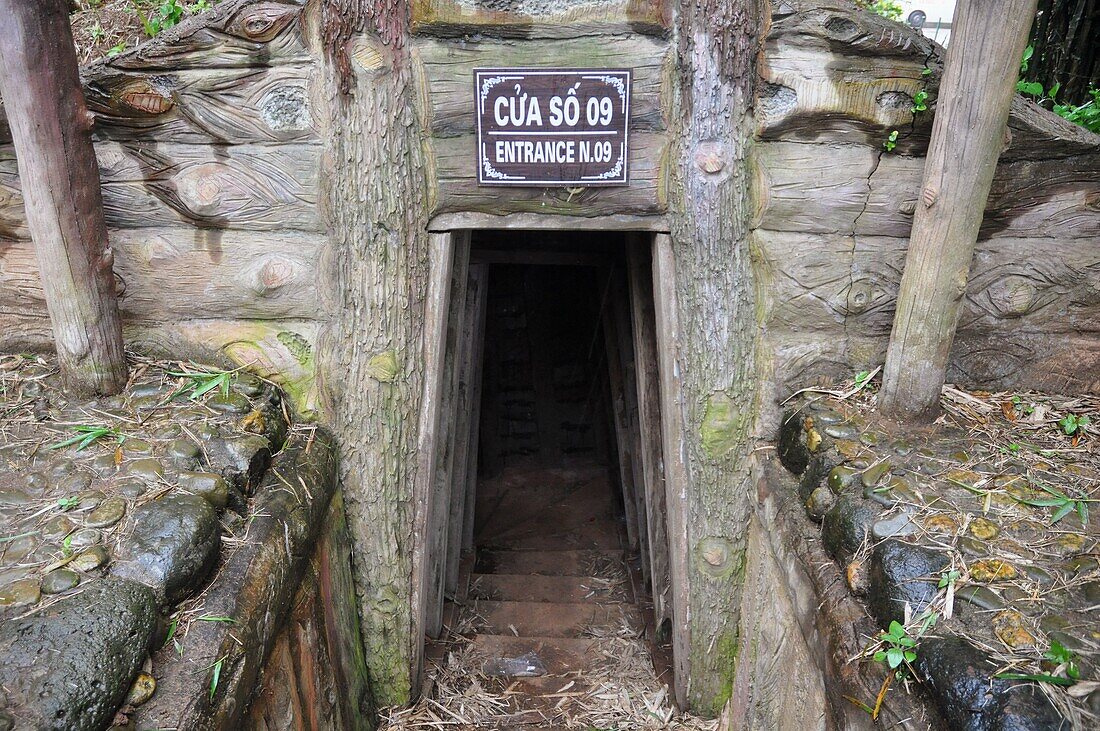 Eingang zu einem der Vinh Moc Tunnel, DMZ Zone, Vietnam, Asien