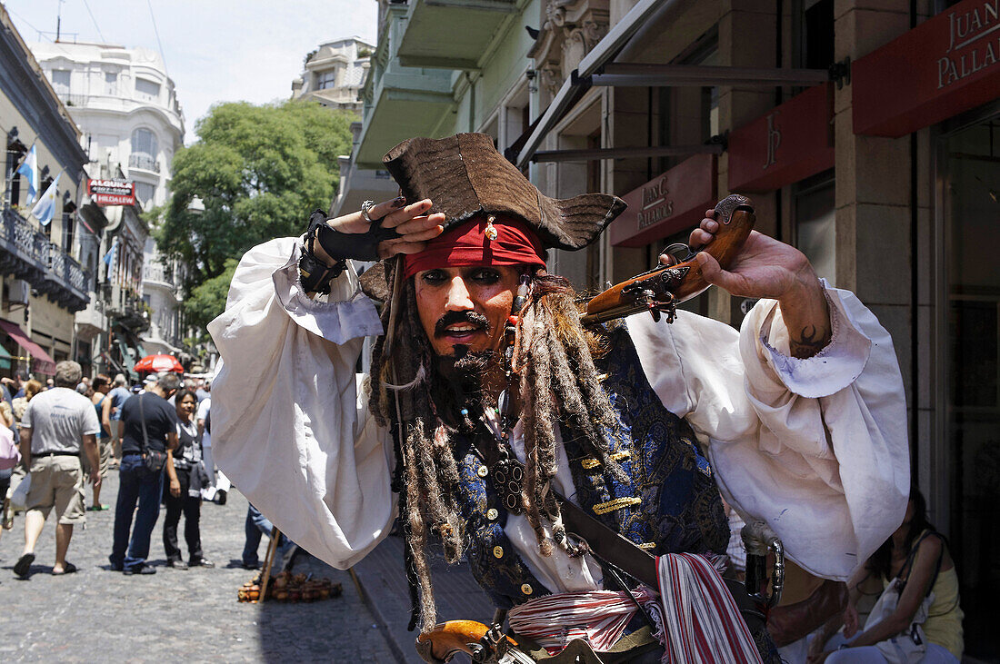 Pirat street artist, Jack Sparrow, Plaza Dorrego, San Telmo, Buenos Aires, Argentina