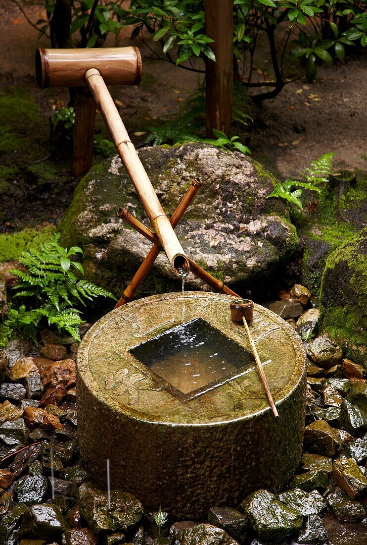 Tsukubai, Steinwaschbecken, Zen-Philosophie, Ryoanji-Tempel, Kyoto, Japan