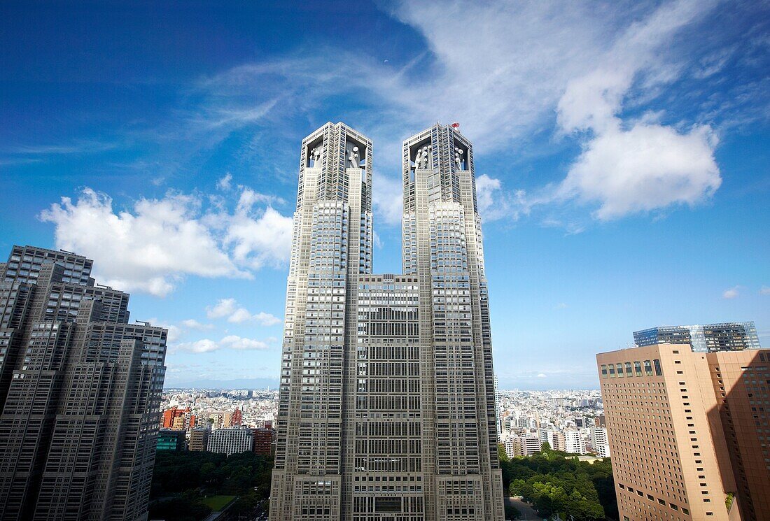 Gebäude der Stadtverwaltung von Tokio, Bezirk Shinjuku, Tokio, Japan.