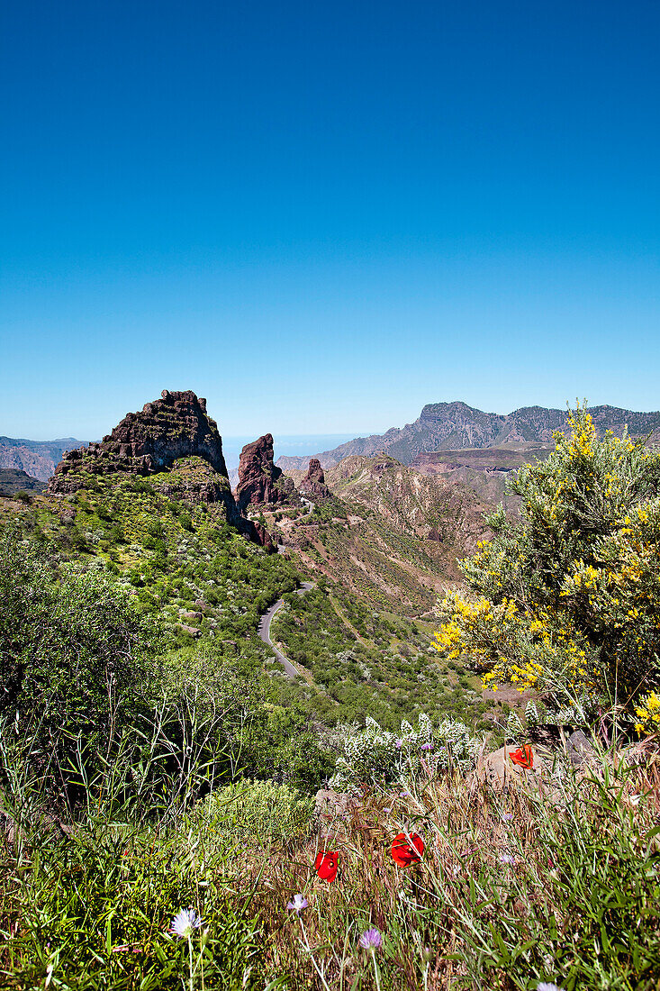 Blick auf Berge und das Dorf El Roque, Gran Canaria, Kanarische Inseln, Spanien