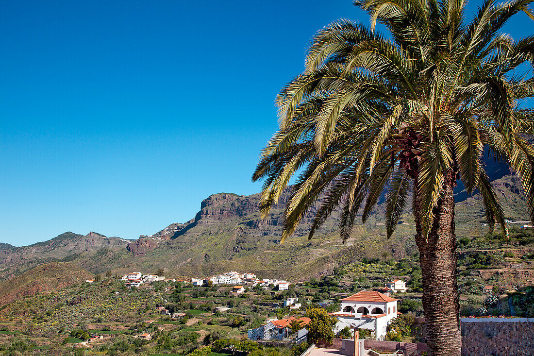 Tejeda vor Roque Bentayga, Gran Canaria, Kanarische Inseln, Spanien