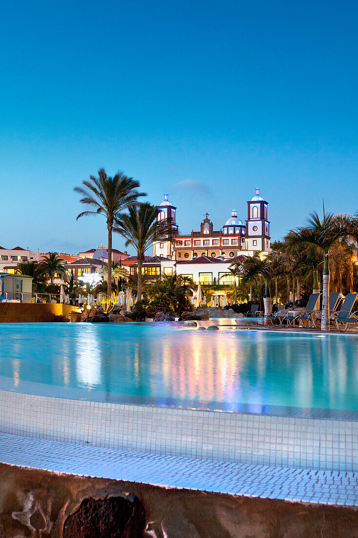 An Hotel with pool in the evening, Meloneras, Maspalomas, Gran Canaria, Canary Islands, Spain, Europe