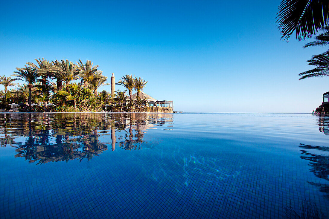 Pool of the Grand Hotel Costa under blue sky, Meloneras, Maspalomas, Gran Canaria, Canary Islands, Spain, Europe