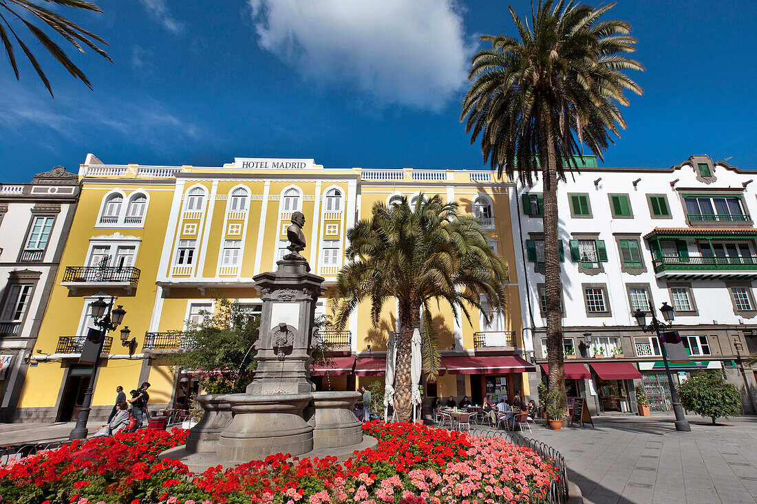 Fountain at the square Plaza Cairasco at the old town, Triana, Las Palmas, Gran Canaria, Canary Islands, Spain, Europe