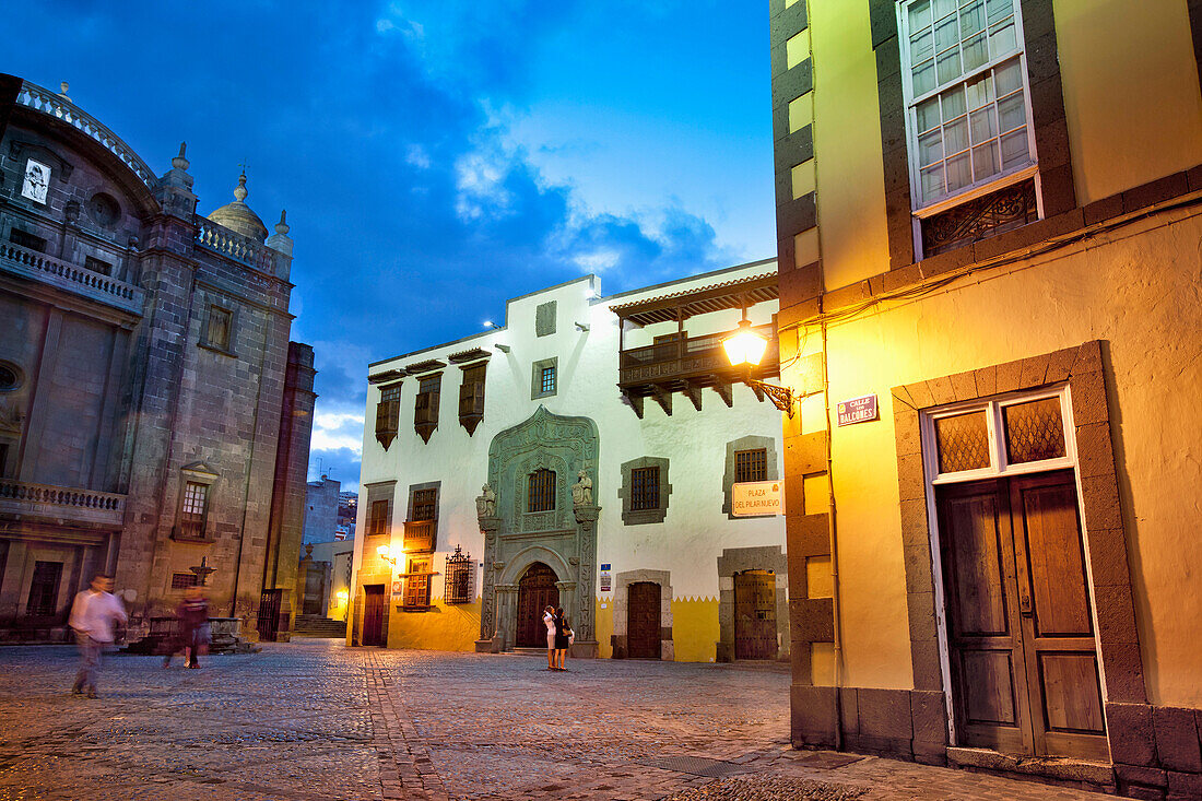 Blick auf das Casa de Colon in der Altstadt am Abend, Vegueta, Las Palmas, Gran Canaria, Kanarische Inseln, Spanien, Europa