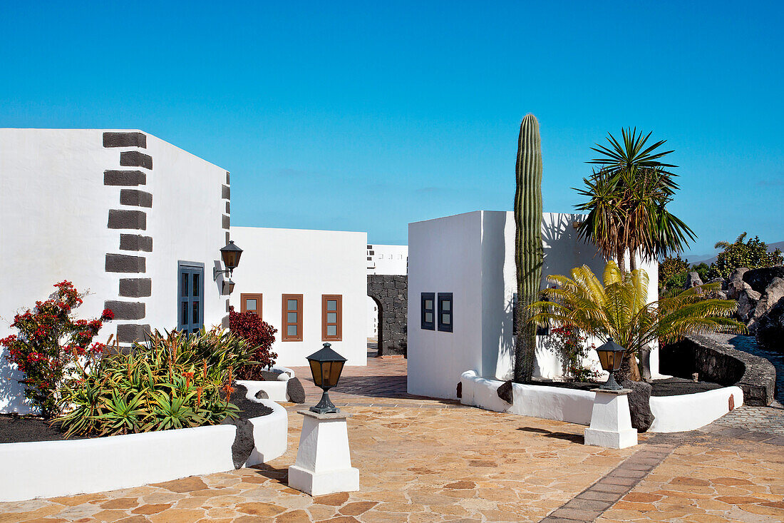 Weisse Häuser am neuen Hafen, Marina Rubicon, Playa Blanca, Lanzarote, Kanarische Inseln, Spanien, Europa