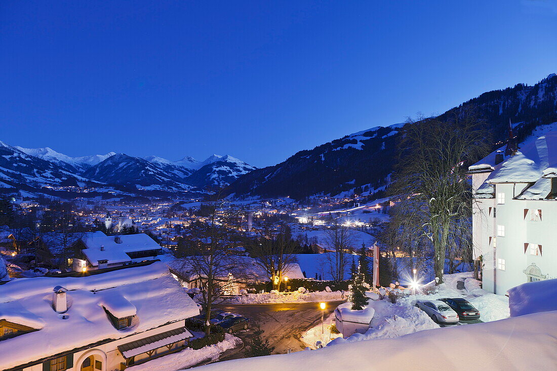 Hotel Schloss Lebenberg, panorama in the evening, Old Town, Parish Church and Liebfrauen Church, Vorderstadt, Kitzbuhel, Tyrol, Austria